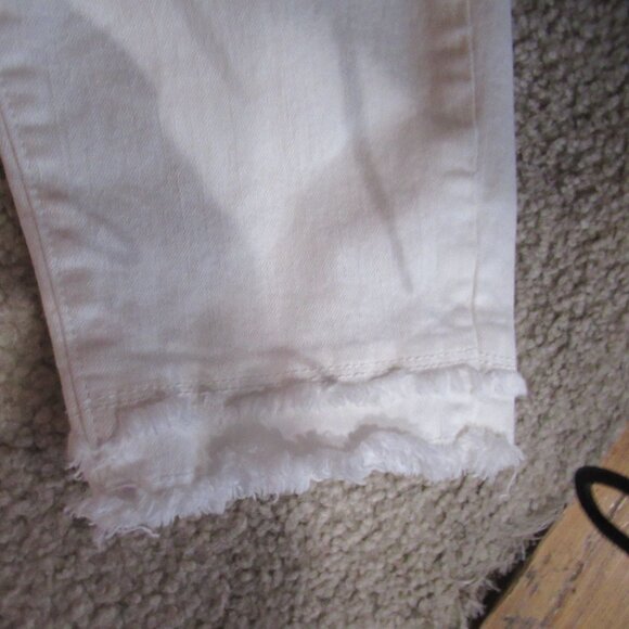 Ann Taylor LOFT Jeans slim pockets  Size 32 / 14 Raw Hem Cropped - Picture 2 of 3